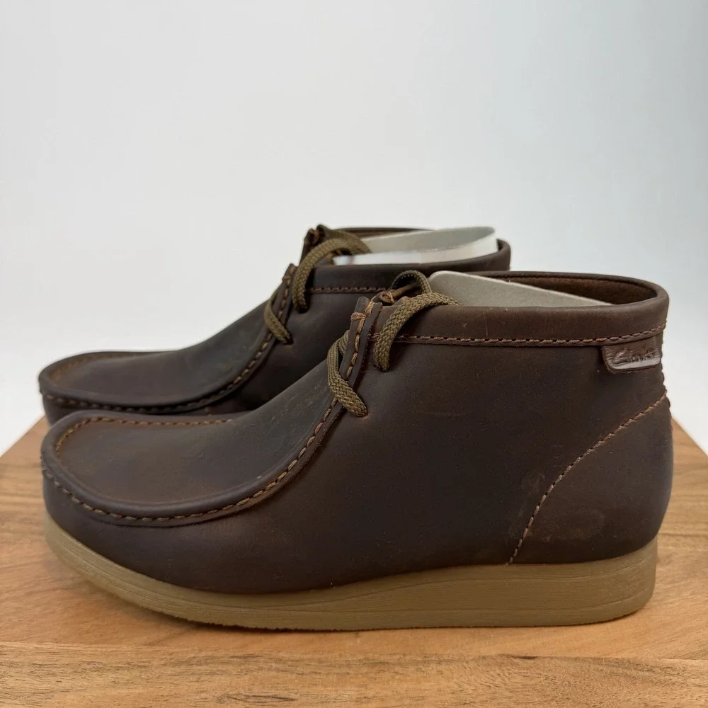 New Mens Clarks Wallaston‎ Brown Leather Casual Chukka Boots Shoes Size 9 M NIB